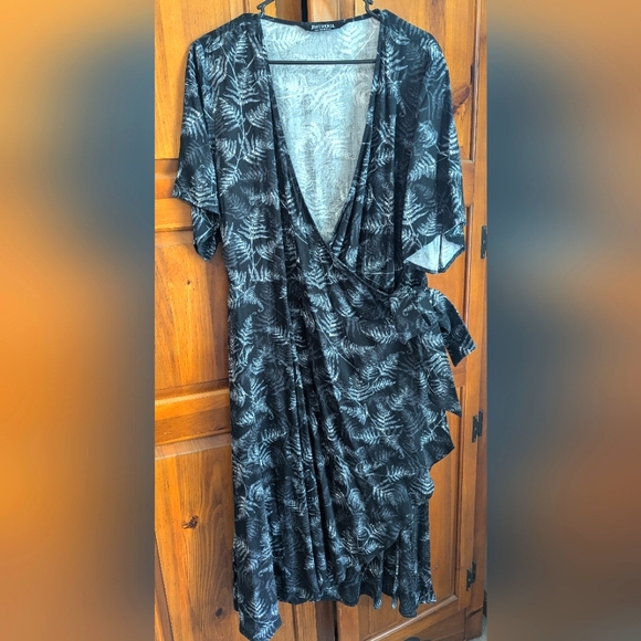 Disturbia Dresses & Skirts - Disturbia Bracken Wrap Midi Dress US 14